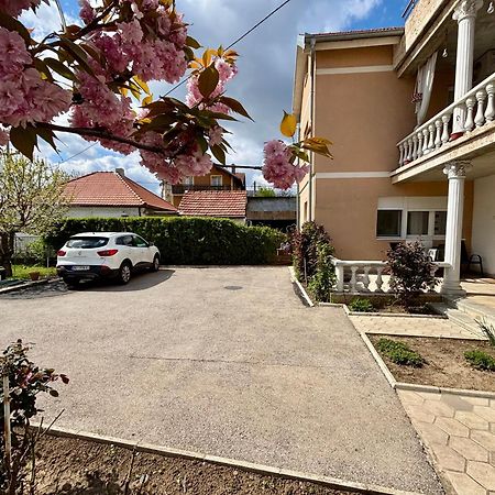 Apartment Milos Belgrad Exterior foto